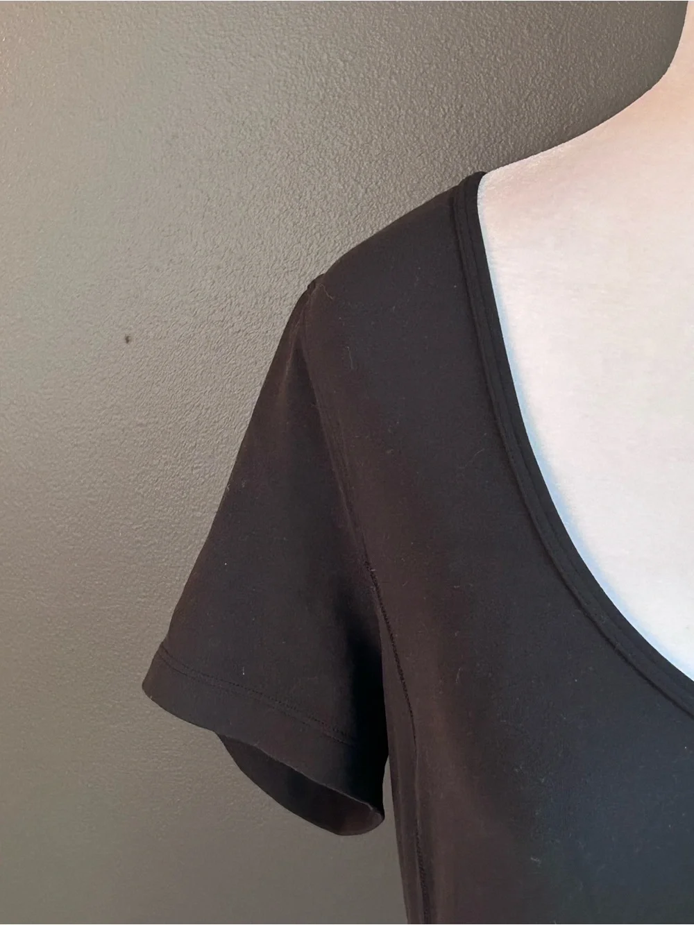 Lululemon Align T-Shirt Black Women’s Size 6 Cropped